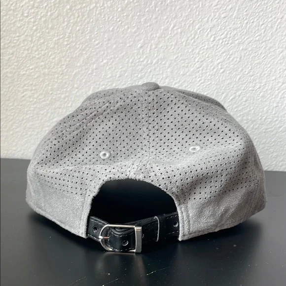 Bulls New Era Gray Suede Cap - Picture 3 of 11